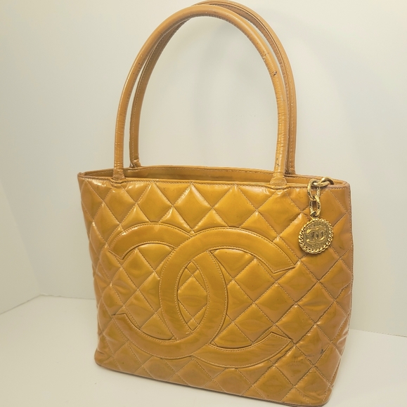 Chanel Medallion Quilted Brown Patent Leather Tote - Picture 5 of 16